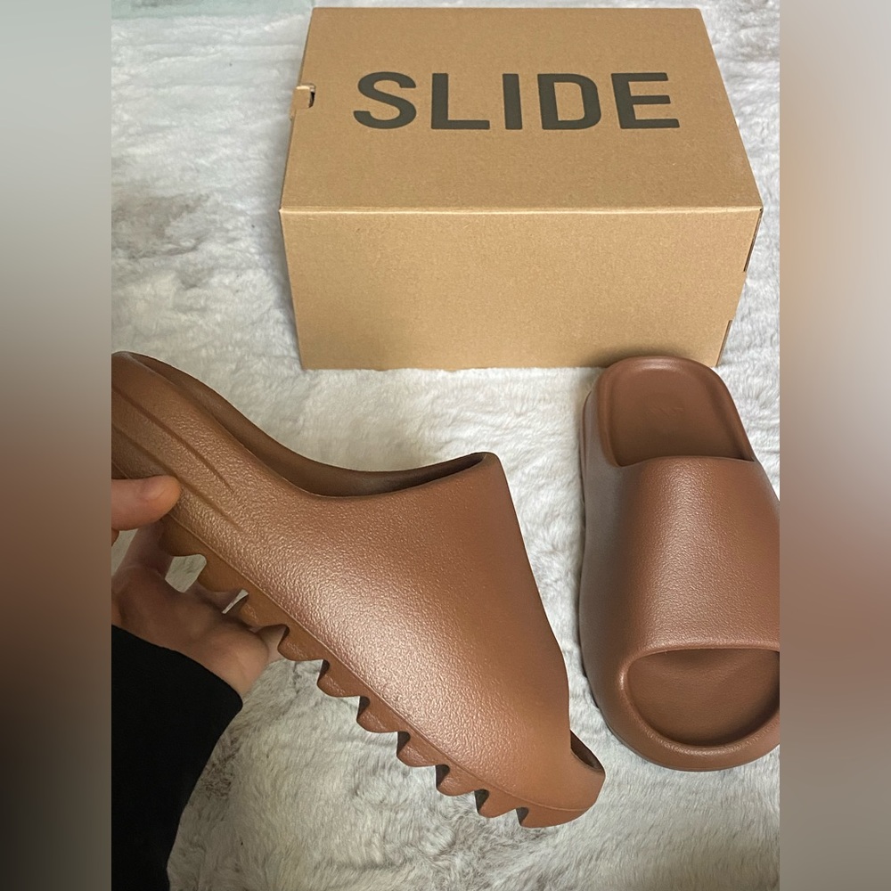 Size 6M- Yeezy Slide in Flax